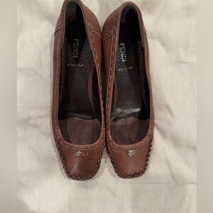 Fendi brown leather flat shoes. Made in Italy size 40